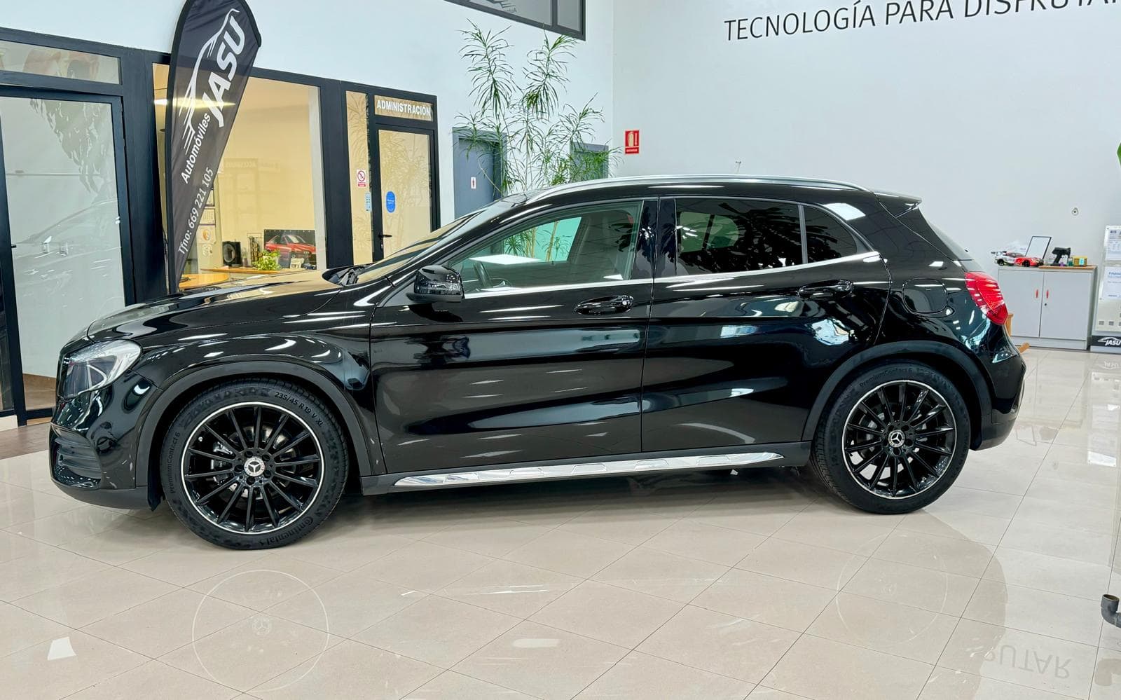Mercedes Benz GLA 200D AMG