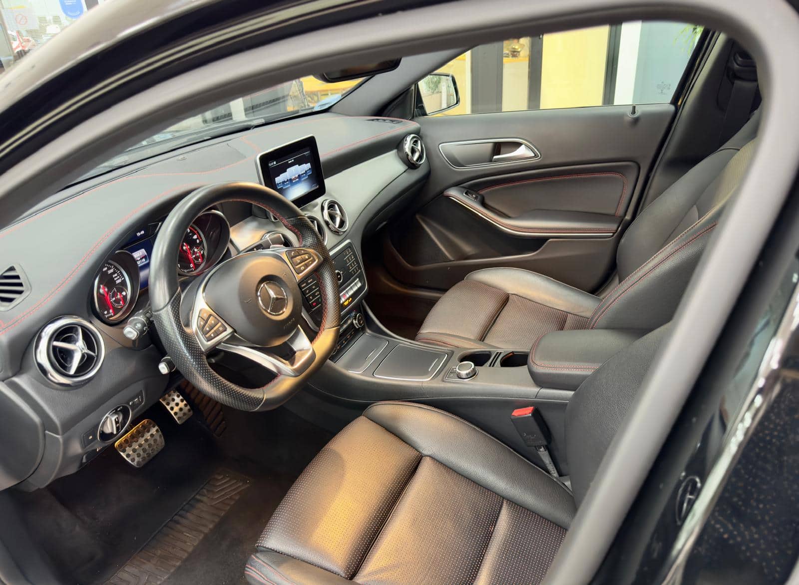 Mercedes Benz GLA 200D AMG