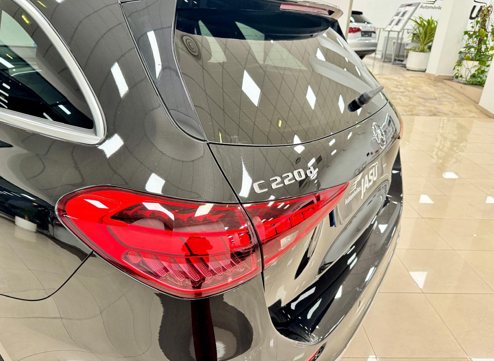 MERCEDES BENZ C220d FINAL EDITION