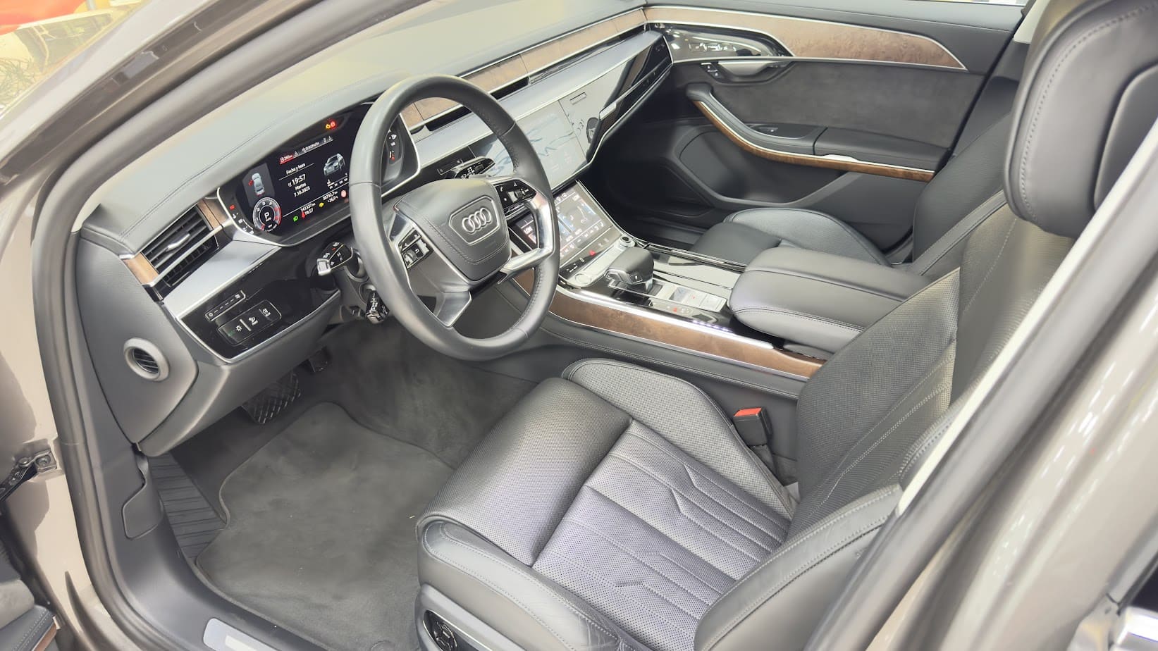 AUDI A 8 3.0 Quattro       IVA deducible