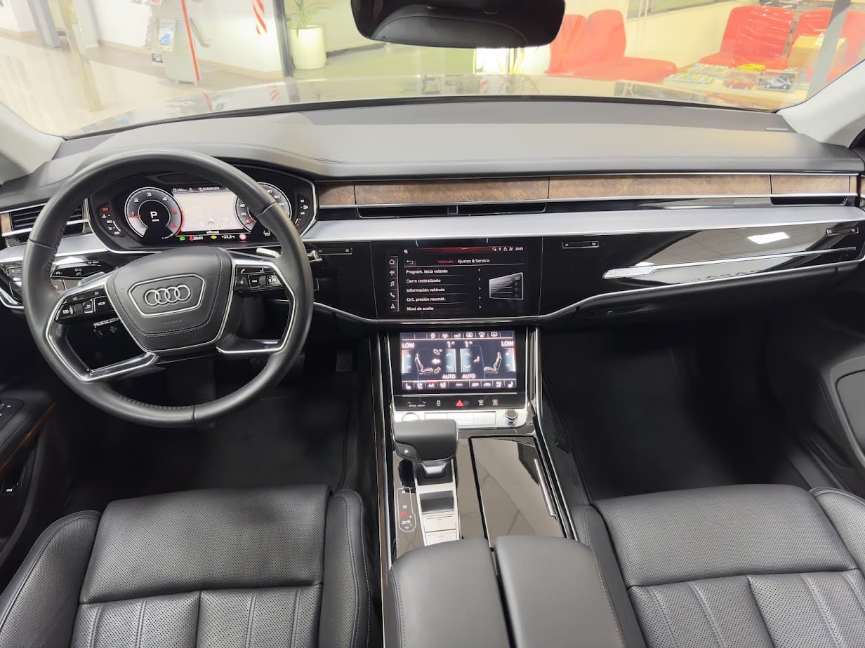 AUDI A 8 3.0 Quattro       IVA deducible