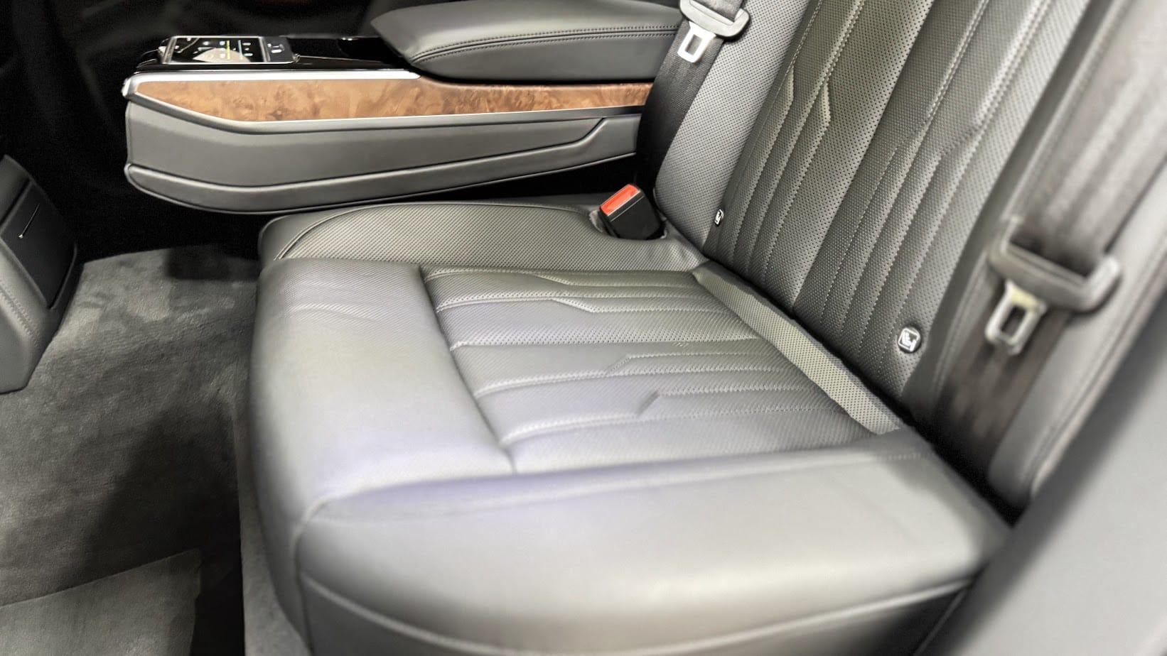 AUDI A 8 3.0 Quattro       IVA deducible