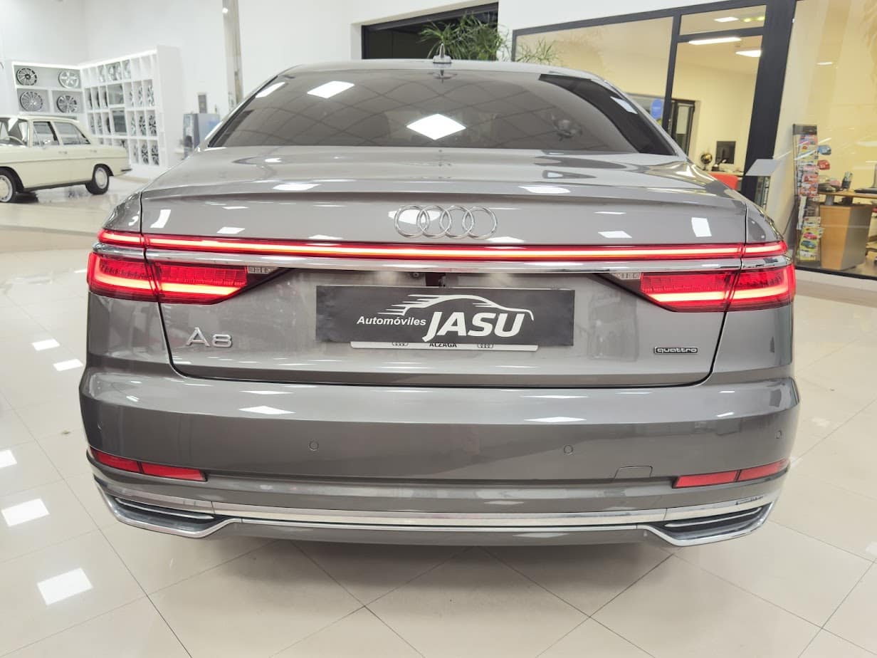 AUDI A 8 3.0 Quattro       IVA deducible