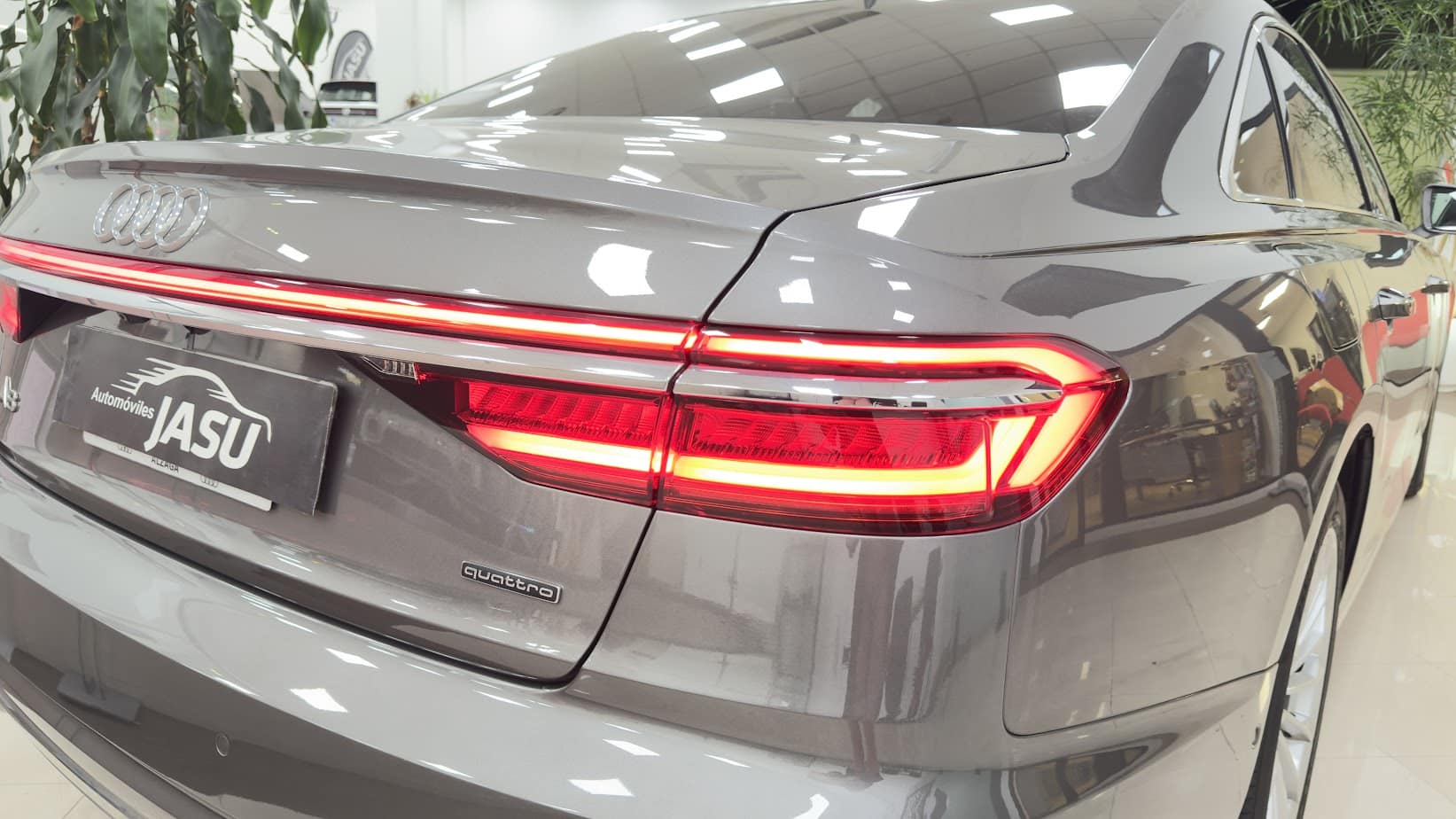 AUDI A 8 3.0 Quattro       IVA deducible